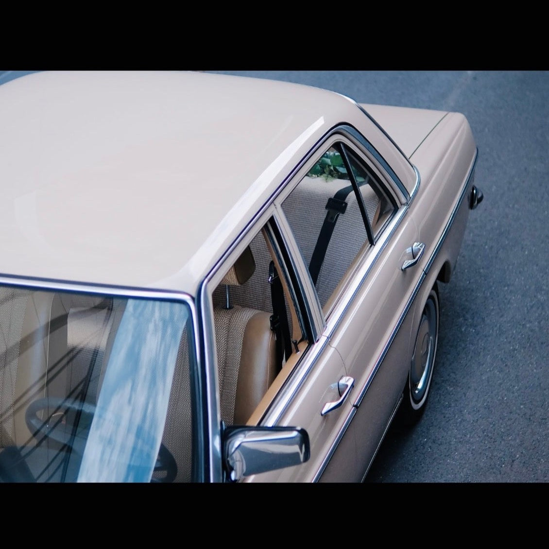 Voll restaurierter Mercedes Benz Strich 8, Baujahr 1974, in makellosem Zustand, perfekt für Hochzeiten und besondere Anlässe