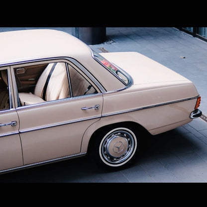 Voll restaurierter Mercedes Benz Strich 8, Baujahr 1974, in makellosem Zustand, perfekt für Hochzeiten und besondere Anlässe
